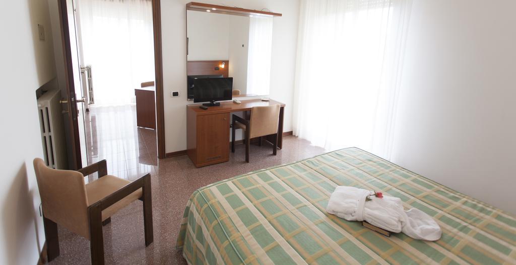 Hotel Rossini Tabiano Terme Eksteriør billede